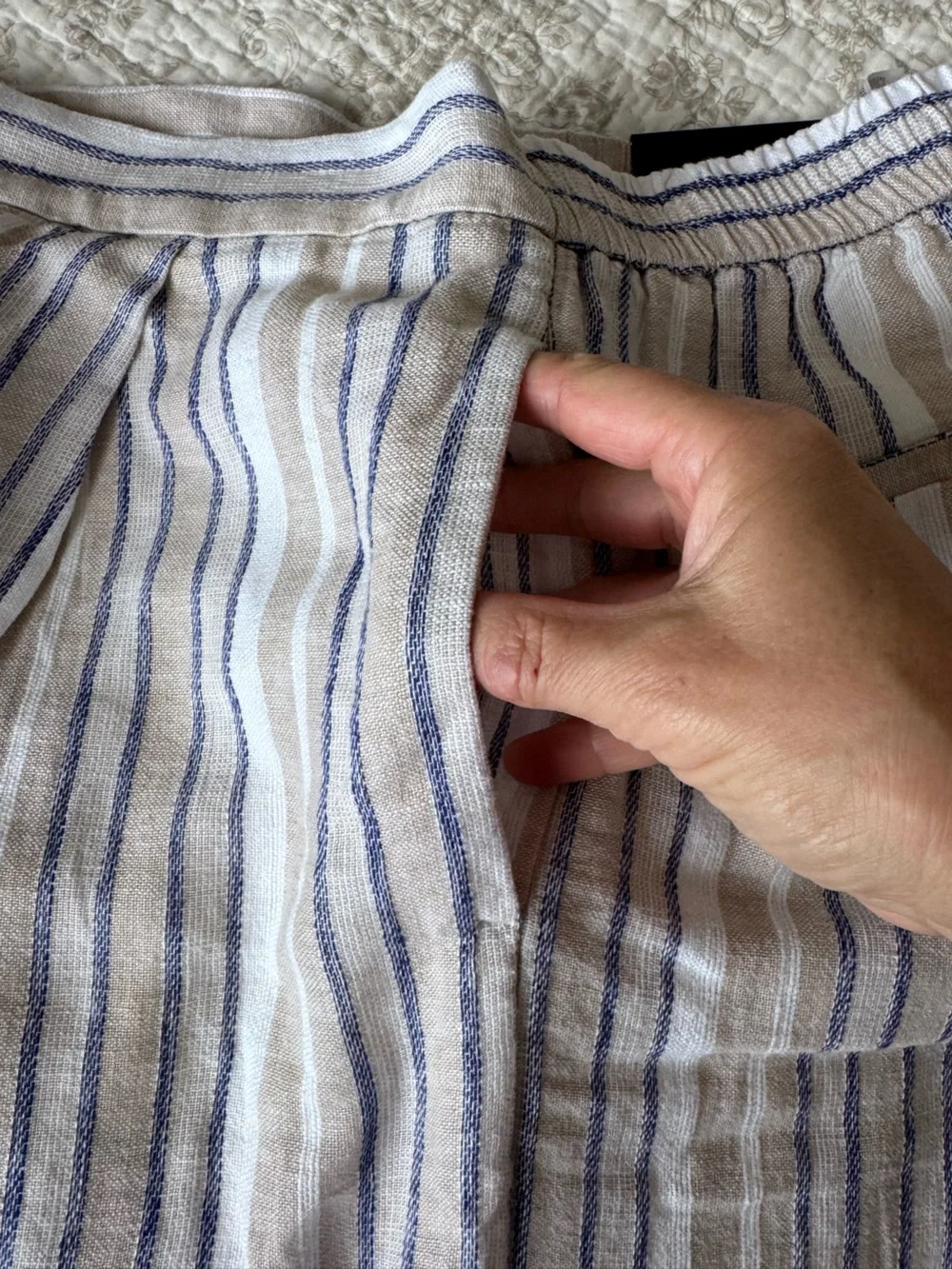 Banana Republic Beige and Blue Striped wide pants, SP 🦋